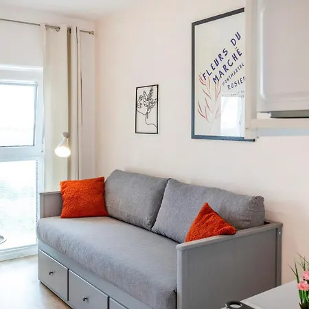 Sunny New-build Studio, Ac, Direct Tram To Center 公寓 *